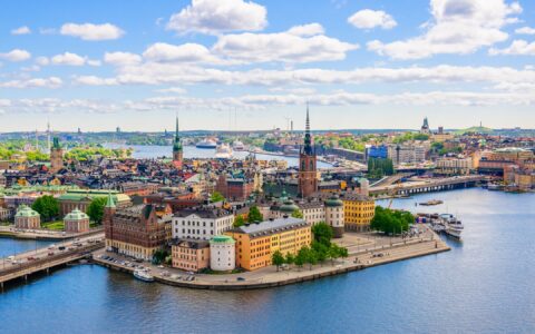 Panorama von Stockholm mit Altstadt und Wasserwegen