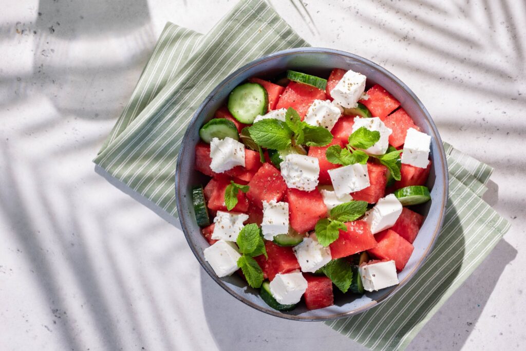 Wassermelonensalat mit Feta und frischen Kräutern