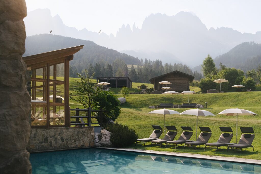 Pool des Cyprianerhofs im Sommer