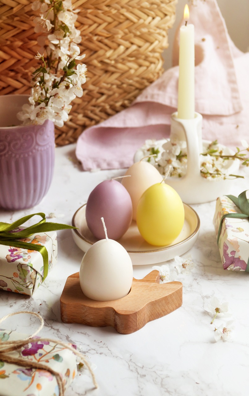 DIY Eier-Kerzen nach Anleitung von Sonnentor; Foto (c) hobitnjak via shutterstock.com